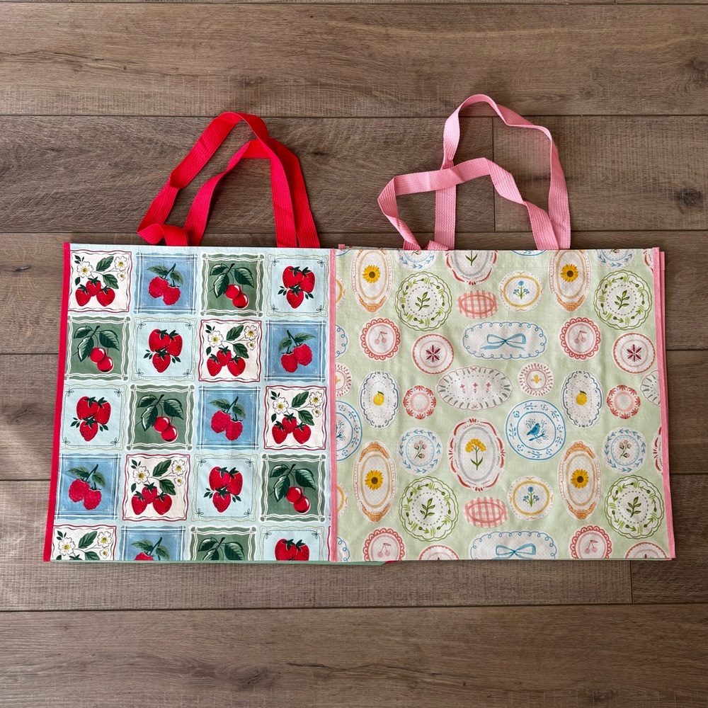Homegoods TJMaxx Marshalls Berries & China Plate Print Tote Bags Set of 2 NWOT